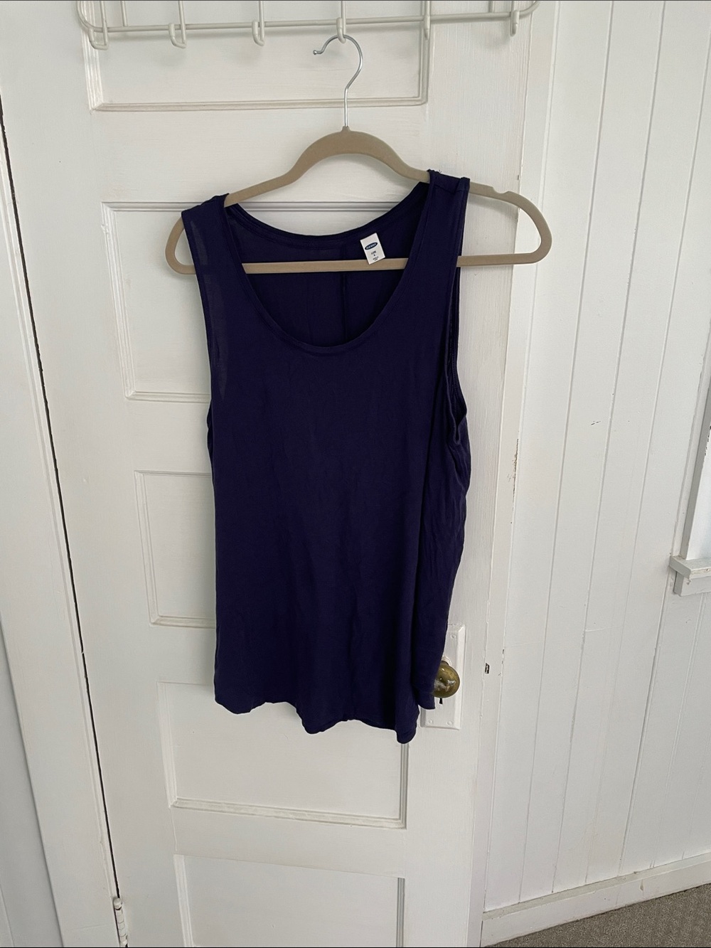 Old Navy Large navy blue scoop neck tank, gently worn, good condition
